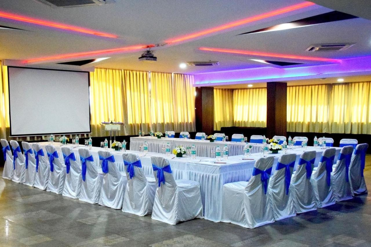 Hotel Citrus Prime Candolm, Goa Кандолим Екстериор снимка