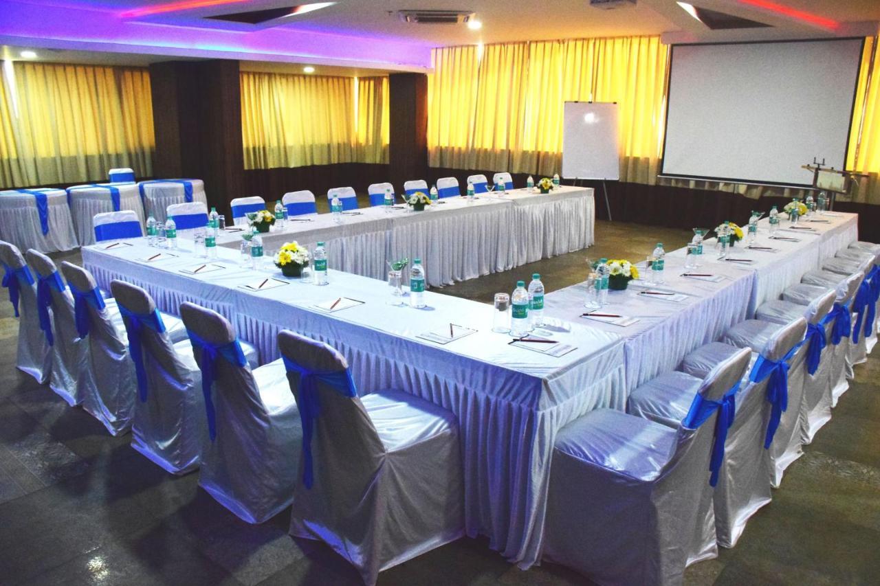 Hotel Citrus Prime Candolm, Goa Кандолим Екстериор снимка